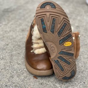 Outdoor winter boots by Ugg